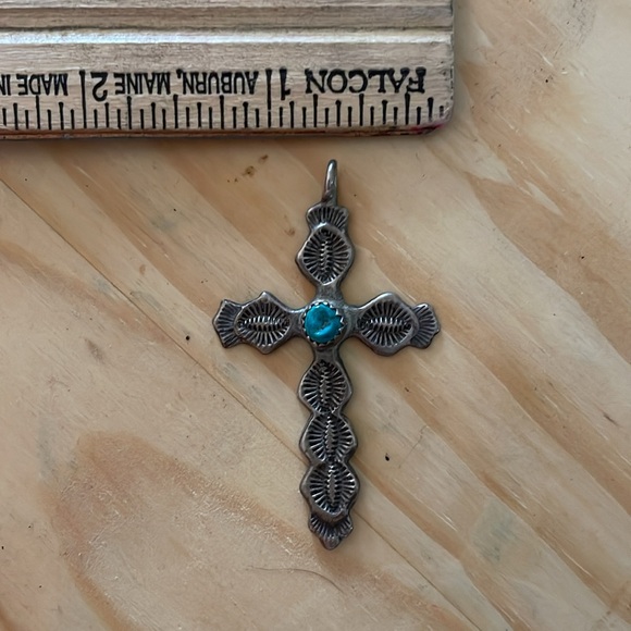 Sterling silver cross pendant - Picture 4 of 4